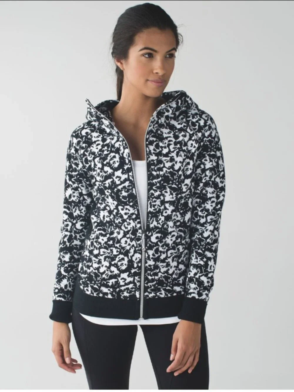⭐ Lululemon Scuba Hoodie III - Fleur Sombre - Black & White - Size 4